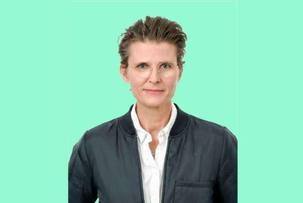 Susanne Theimer green background
